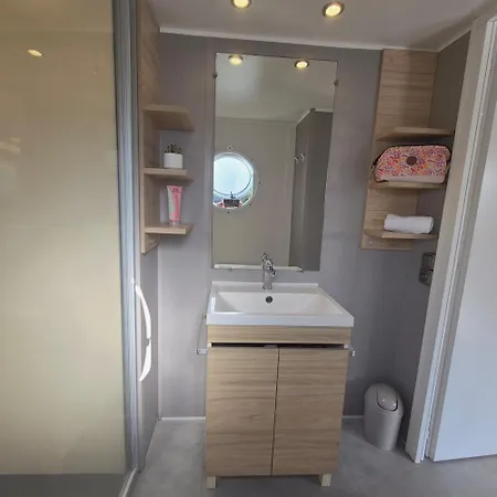 Camping L'azura Mobil à 150m De La Parc Aquatique 5 étoiles